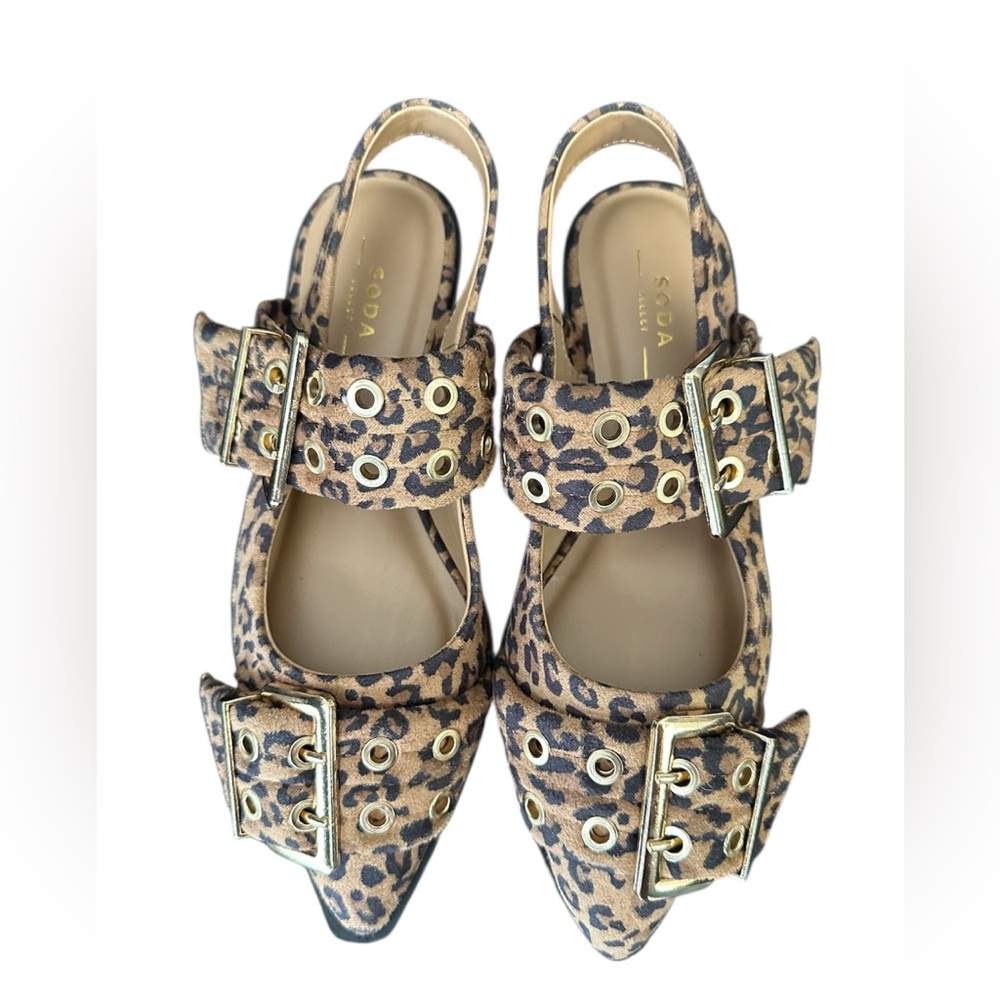 Soda leopard print flats like new